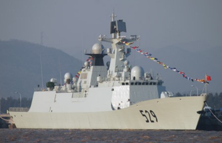 Tàu khu trục Type-054A mang số hiệu 529, có tên Châu Hán.
